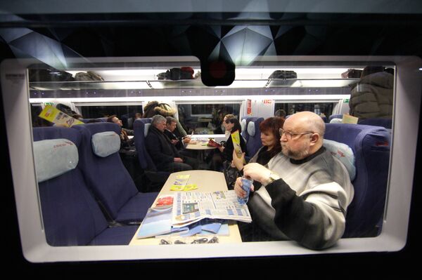 Одмах по укрцавању, приметна је чистоћа вагона, може да се једе с пода Одмах по укрцавању, приметна је чистоћа вагона, може да се једе с пода - Sputnik Србија