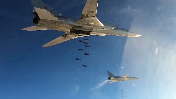 Стратешки бомбардери руског ваздухопловства Ту-22 током напада на положаје ДАЕШ-а у Сирији - Sputnik Србија