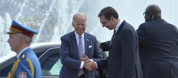 Potpredsednik SAD Džo Bajden i premijer Srbije Aleksandar Vučić Potpredsednik SAD Džo Bajden i premijer Srbije Aleksandar Vučić - Sputnik Srbija