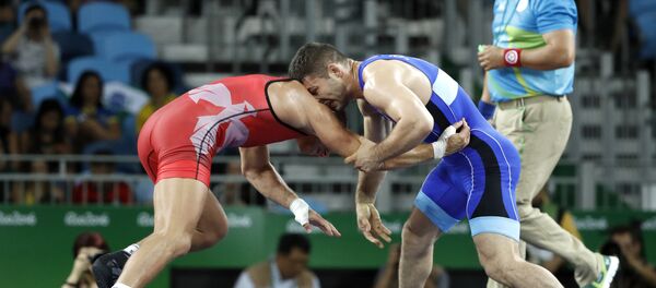 Српски рвач Давор Штефанек (десно) - Sputnik Србија