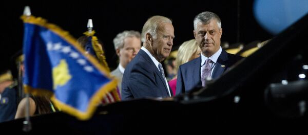 Potpredsednik SAD Džo Bajden i Hašim Tači u Prištini - Sputnik Srbija