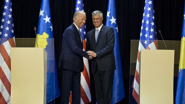 Потпредседник САД Џо Бајден и Хашим Тачи у Приштини  - Sputnik Србија