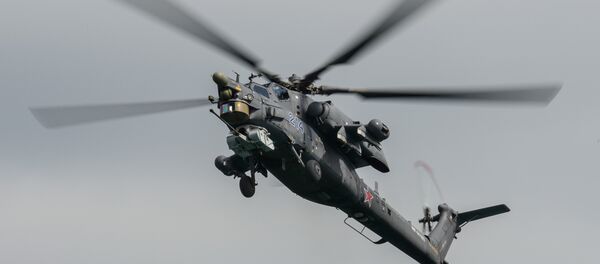 Хеликоптер Ми-28 Н пилотске групе Беркути током аеро-митингу Хидроавиосалон 2014 у Геленџику Хеликоптер Ми-28 Н пилотске групе Беркути током аеро-митингу Хидроавиосалон 2014 у Геленџику - Sputnik Србија