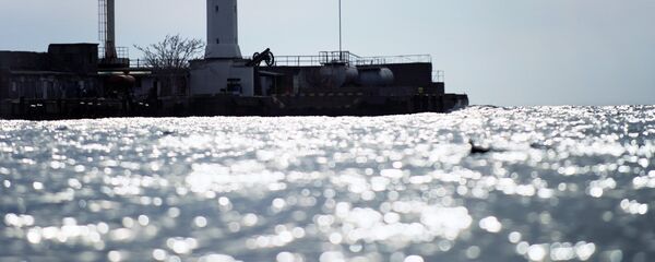 Светионик градске луке Јалта у Црном мору. - Sputnik Србија