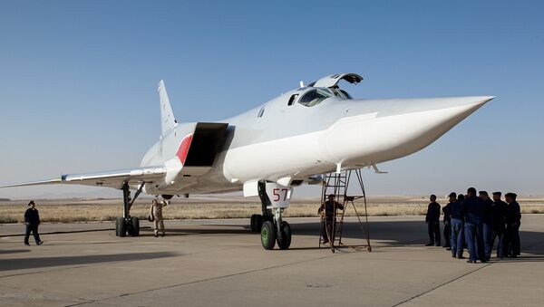 Ruski bombarder Tu-22M3 u bazi Hamedan u Iranu - Sputnik Srbija