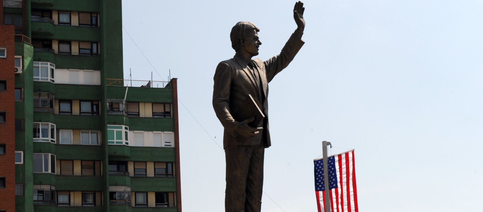 Споменик Билу Клинтону у Приштини - Sputnik Србија, 1920, 16.04.2023