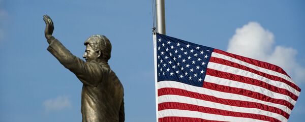 Spomenik Bilu Klintonu u Prištini Spomenik Bilu Klintonu u Prištini - Sputnik Srbija