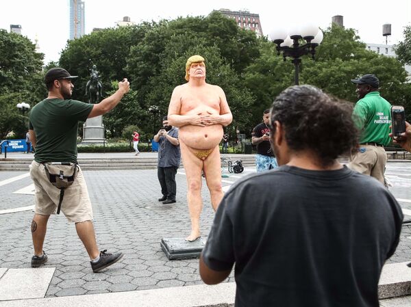 Car je go u Njujorku. - Sputnik Srbija