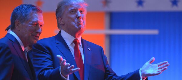 Džon Kisič i Donald Tramp Džon Kisič i Donald Tramp - Sputnik Srbija