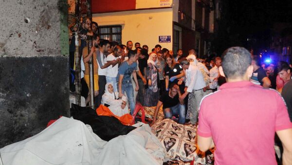 Ljudi reaguju nakon eksplozije u jugoistočnom turskom gradu Gazijantep. - Sputnik Srbija