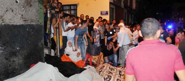 Ljudi reaguju nakon eksplozije u jugoistočnom turskom gradu Gazijantep. - Sputnik Srbija