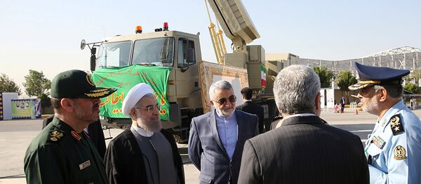 Хасан Рохани поред система бавар-373 - Sputnik Србија