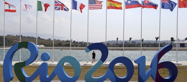 Заставе се вијоре на ветру током такмичења на Олимпијским играма 2016. у Рио де Жанеиру. - Sputnik Србија