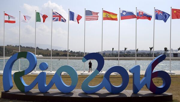 Zastave se vijore na vetru tokom takmičenja na Olimpijskim igrama 2016. u Rio de Žaneiru. - Sputnik Srbija