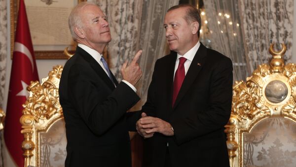 Потпредседник САД Џозеф Бајден и председник Турске Реџеп Тајип Ердоган у Истанбулу, Турска - Sputnik Србија