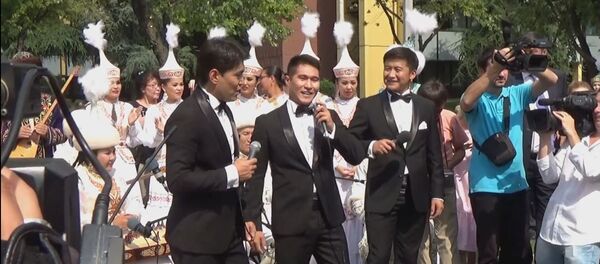 Kazahstanci pevaju luckasta ti - Sputnik Srbija