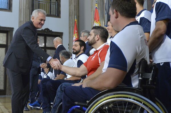 Председник Србије Томислав Николић са српским параолимпијцима - Sputnik Србија