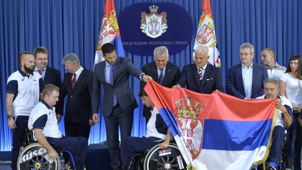Predsednik Srbije Tomislav Nikolić sa srpskim paraolimpijcima - Sputnik Srbija