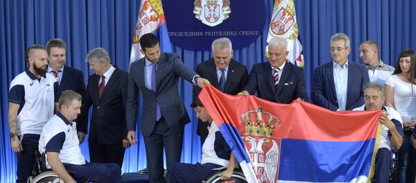Председник Србије Томислав Николић са српским параолимпијцима Председник Србије Томислав Николић са српским параолимпијцима - Sputnik Србија