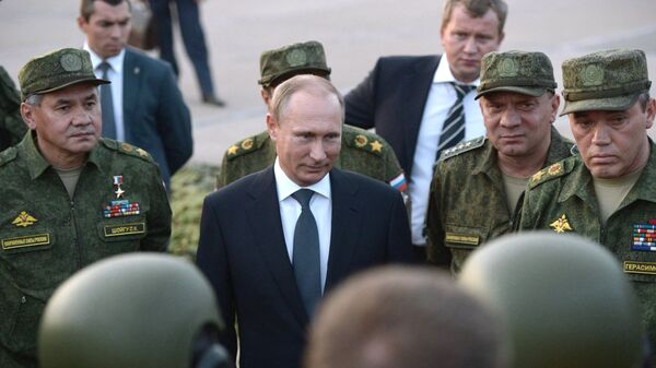Predsednik Rusije Vladimir Putin sa vojnim vrhom - Sputnik Srbija