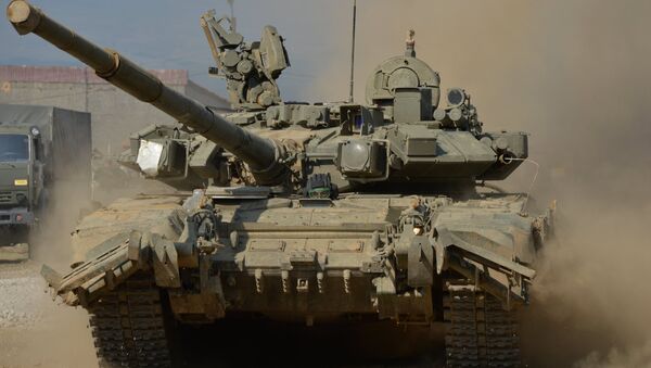Тенковски батаљон креће се полигоном током спровођења тактичких војних вежби у Јужном војном округу Русије. - Sputnik Србија