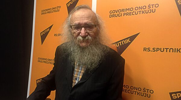 Olimpijski duh je veći od politikantskih ideja o Olimpijadi. Ona je jedina aktivnost ljudskog roda u kojoj kao pojam postoji “centar sveta”. To je nešto neophodno svim miroljubivim, humanim snagama ljudskog roda, kaže Raša Popov. Olimpijski duh je veći od politikantskih ideja o Olimpijadi. Ona je jedina aktivnost ljudskog roda u kojoj kao pojam postoji “centar sveta”. To je nešto neophodno svim miroljubivim, humanim snagama ljudskog roda, kaže Raša Popov. - Sputnik Srbija