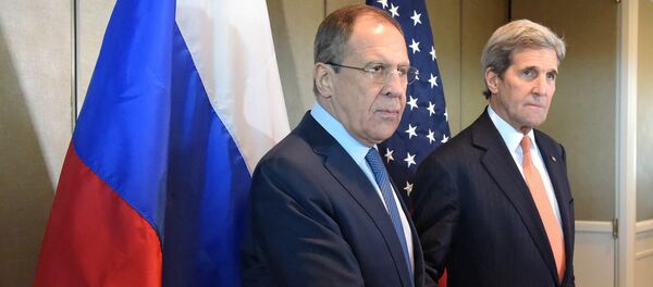Шеф руске дипломатије Сергеј Лавров и амерички државни секретар Џон Кери - Sputnik Србија