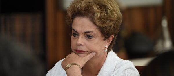 Brazilska predsednica Dilma Rusef na konferenciji za medije u predsedničkoj rezidenciji Alvorada Palas u Braziliji Brazilska predsednica Dilma Rusef na konferenciji za medije u predsedničkoj rezidenciji Alvorada Palas u Braziliji - Sputnik Srbija