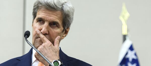 Američki državni sekretar Džon Keri na zajedničkoj konferenciji za medije nakon sastanka sa ruskim ministrom spoljnih poslova Sergejem Lavrovim u Ženevi. Američki državni sekretar Džon Keri na zajedničkoj konferenciji za medije nakon sastanka sa ruskim ministrom spoljnih poslova Sergejem Lavrovim u Ženevi. - Sputnik Srbija