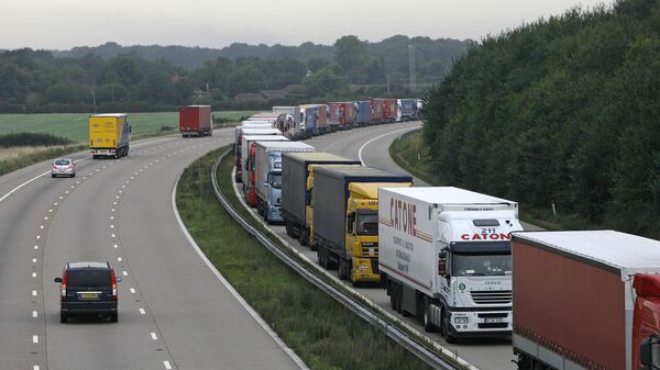 Kamioni duž auto-puta M20 na jugu Engleske - Sputnik Srbija