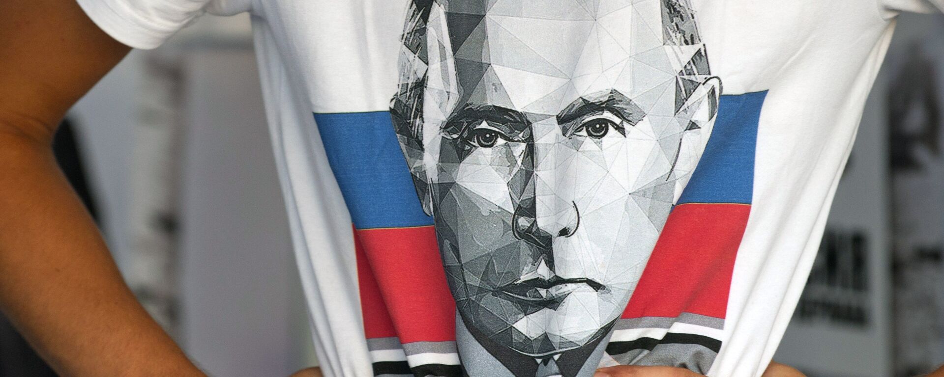 Majica sa likom Vladimira Putina - Sputnik Srbija, 1920, 14.02.2024
