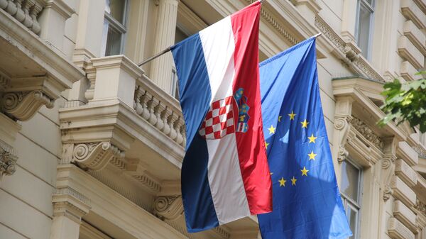 Zastave Hrvatske i EU - Sputnik Srbija