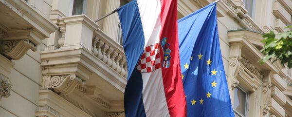 Zastave Hrvatske i EU - Sputnik Srbija