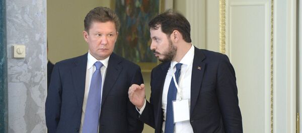 Predsednik borda direktora Gasproma Aleksej Miler i ministar energetike Turske Beret Albajrak Predsednik borda direktora Gasproma Aleksej Miler i ministar energetike Turske Beret Albajrak - Sputnik Srbija