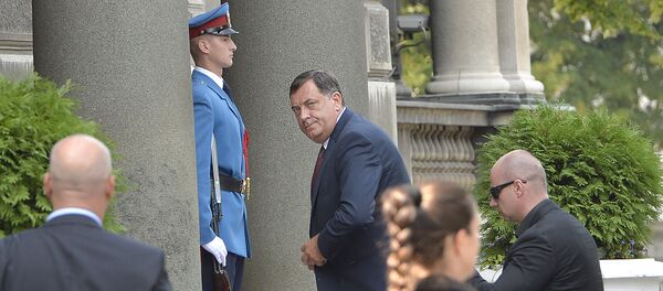 Председник РС Милорад Додик долази на састанак у Представништво, са председником Србије Томиславим Николићем и премијером Србије Александром Вучићем, Београд 01.09.2016 године. Председник РС Милорад Додик долази на састанак у Представништво, са председником Србије Томиславим Николићем и премијером Србије Александром Вучићем, Београд 01.09.2016 године. - Sputnik Србија