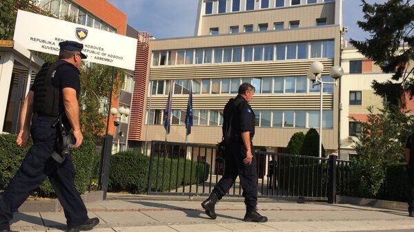 Kosovska policija ispred zgrade Skupštine - Sputnik Srbija
