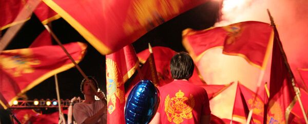 Народ са заставама Црне Горе - Sputnik Србија