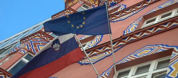 Zastave Slovenije i EU vijore se u Ljubljani Zastave Slovenije i EU vijore se u Ljubljani - Sputnik Srbija