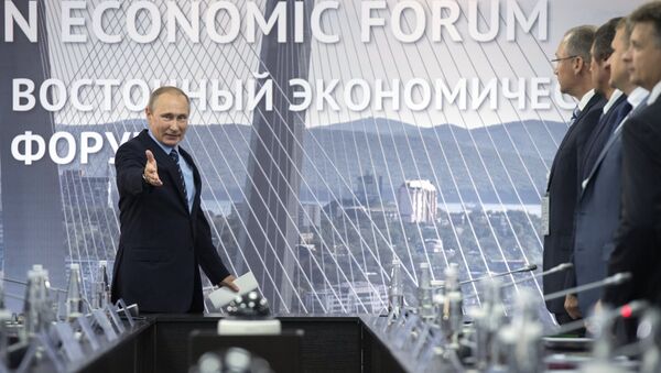 Predsednik Rusije Vladimir Putin na sastanku u okviru Istočnog ekonomskog foruma - Sputnik Srbija