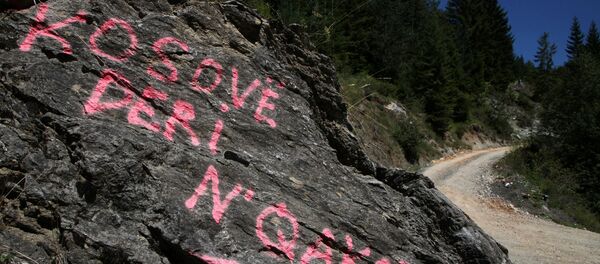 Grafit koji su napisali Albanci sa Kosova na Čakoru : Kosovo je Čakor. - Sputnik Srbija