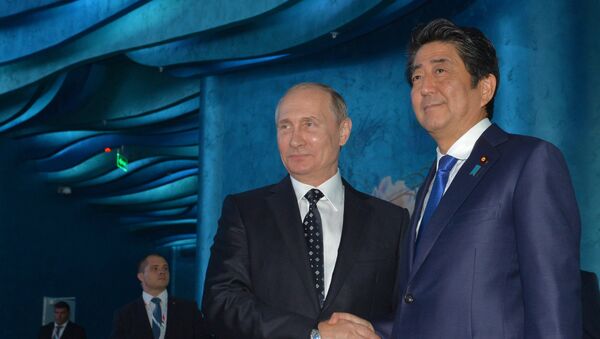 Šinzo Abe i Vladimir Putin - Sputnik Srbija