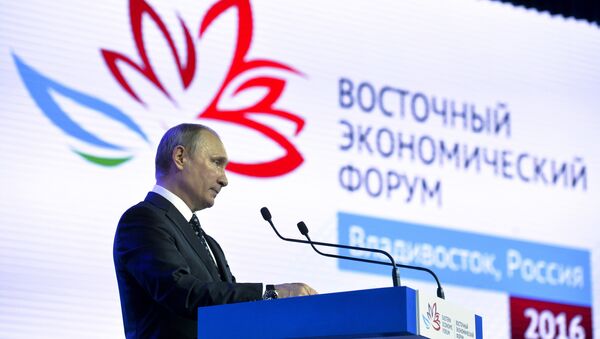 Predsednik Rusije Vladimir Putin govori na Istočnom ekonomskom forumu u Vladivostoku - Sputnik Srbija