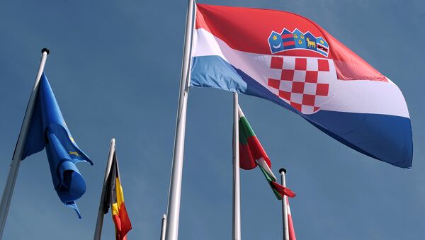 Хрватска застава испред  Европског парламента у Стразбуру,Француска - Sputnik Србија