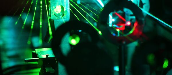 Lazer v naučnoй laboratorii Lazer v naučnoй laboratorii - Sputnik Srbija