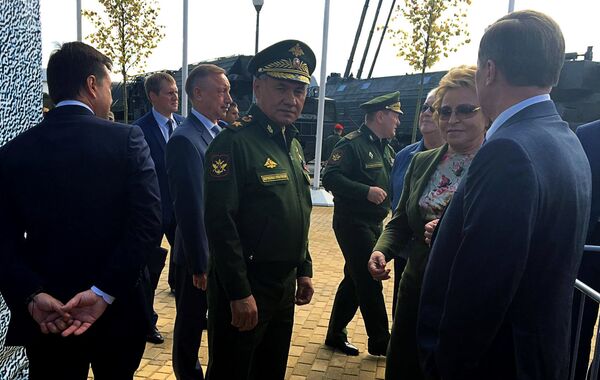 Šojgu slavi 65. rođendan: Putin dodelio orden prvog stepena „Za doprinos otadžbini” Šojgu slavi 65. rođendan: Putin dodelio orden prvog stepena „Za doprinos otadžbini” - Sputnik Srbija