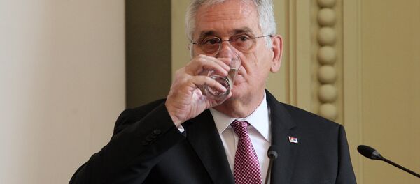 Томислав Николић пије воду. Томислав Николић пије воду. - Sputnik Србија