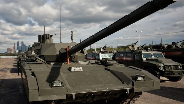Тенк Т-14 на платформи Армата током пробе за војну параду - Sputnik Србија