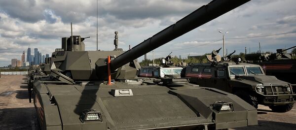 Тенк Т-14 на платформи Армата током пробе за војну параду Тенк Т-14 на платформи Армата током пробе за војну параду - Sputnik Србија