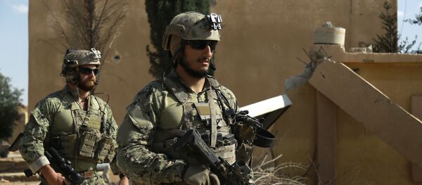 Pripadnici američkih specijalnih snaga u sirijskoj provinciji Raka Pripadnici američkih specijalnih snaga u sirijskoj provinciji Raka - Sputnik Srbija