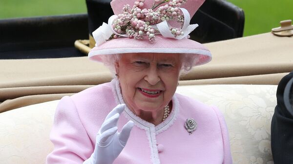 Britanska kraljica Elizabeta dolazi na trke u Askotu - Sputnik Srbija